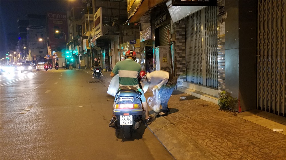 Ấm lòng đêm Giáng sinh của người vô gia cư Sài Gòn