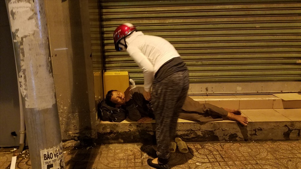 Ấm lòng đêm Giáng sinh của người vô gia cư Sài Gòn