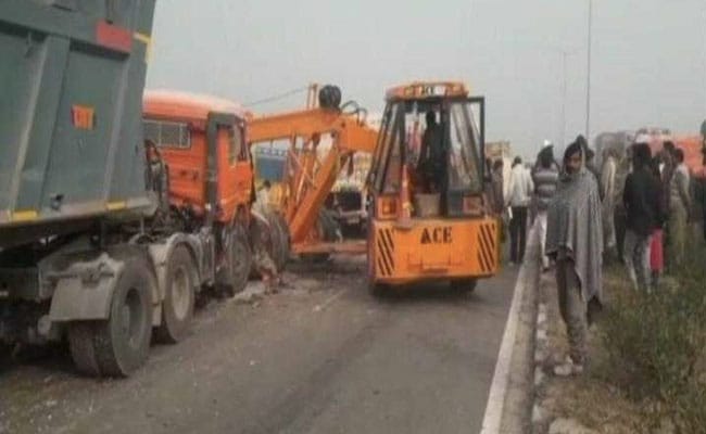 Tai nạn liên hoàn 50 xe trong sương mù dày đặc làm 8 người thiệt mạng