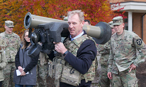 Thạc sĩ cơ khí sắp trở thành quyền Bộ trưởng Quốc phòng Mỹ