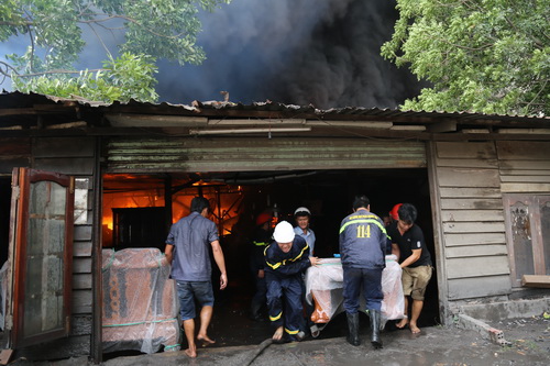 Hàng loạt nhà xưởng ở Đồng Nai cháy lớn