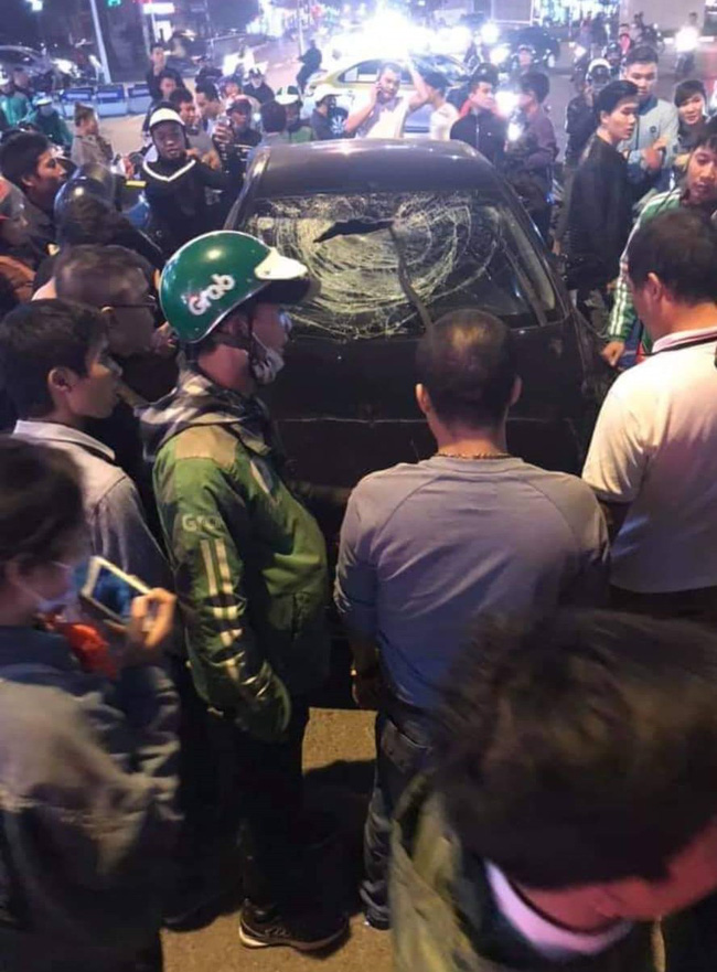 Hà Nội: Tài xế say rượu lái ô tô đâm hai bà bầu nhập viện