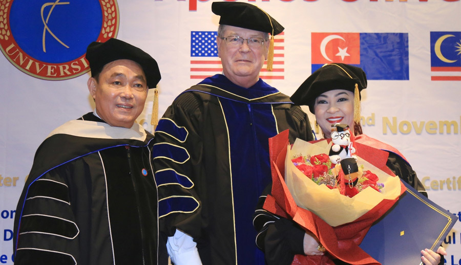 Nước mắt và kỷ niệm của nữ đại gia ly hôn chồng sau hơn 20 năm gắn bó