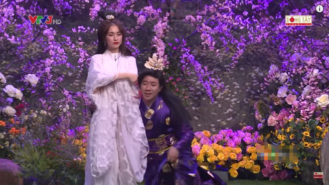 Trấn Thành ôm chặt Hòa Minzy khiến Hoài Linh khó chịu?