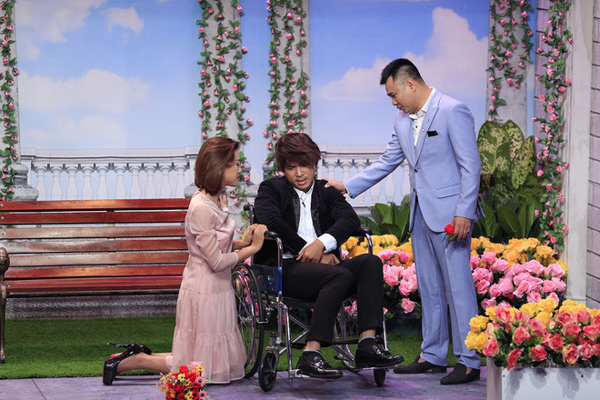 Trấn Thành ôm chặt Hòa Minzy khiến Hoài Linh khó chịu?