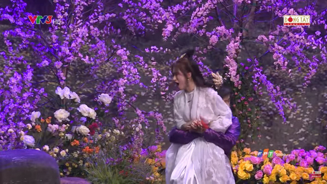 Trấn Thành ôm chặt Hòa Minzy khiến Hoài Linh khó chịu?