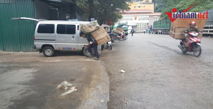 Cả đời còng lưng: Tiền nhiều mỗi tháng, đốt trong một giờ