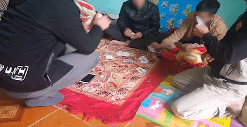 Cả đời còng lưng: Tiền nhiều mỗi tháng, đốt trong một giờ