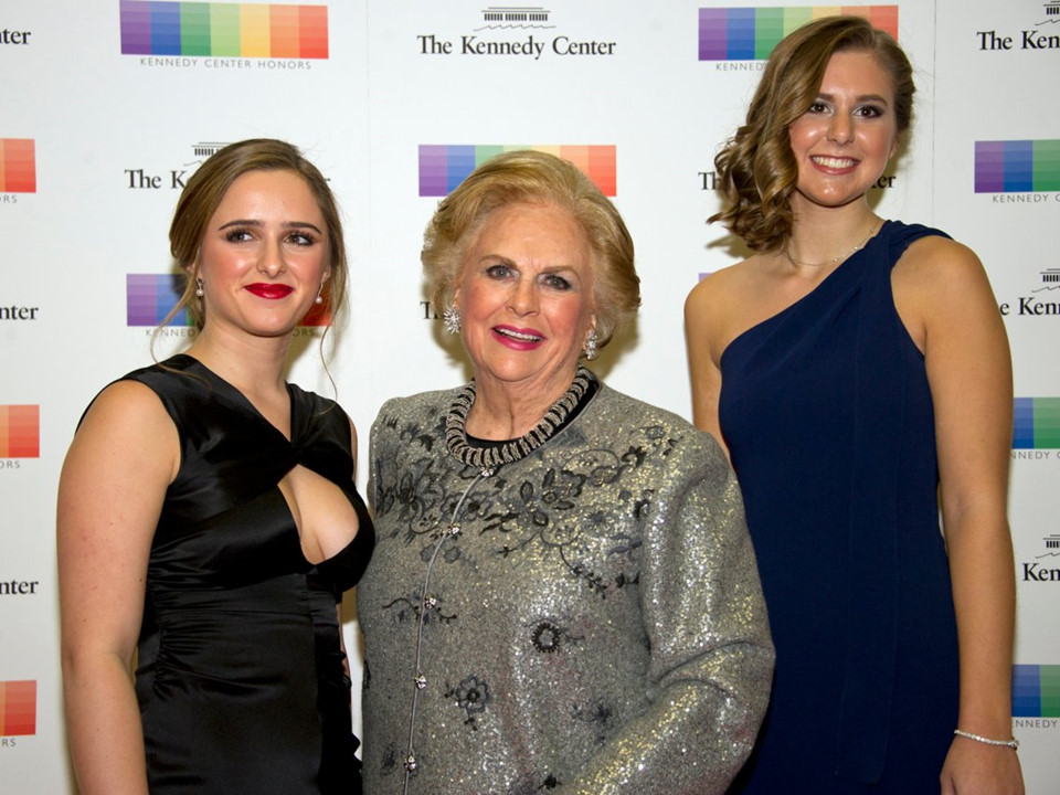 10 gia tộc giàu nhất hành tinh sở hữu khối tài sản khổng lồ thế nào?