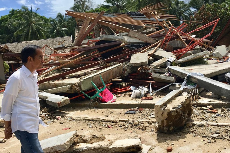 373 người chết vì sóng thần, Indonesia chạy đua cứu nạn