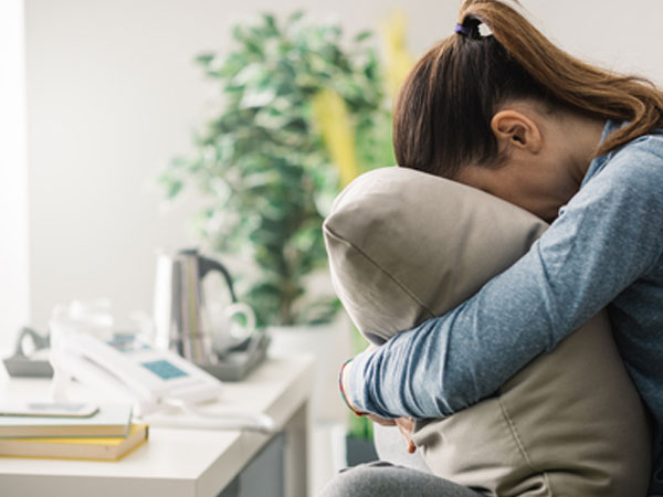 Tôi phát hiện chồng ngoại tình ngay đêm tân hôn