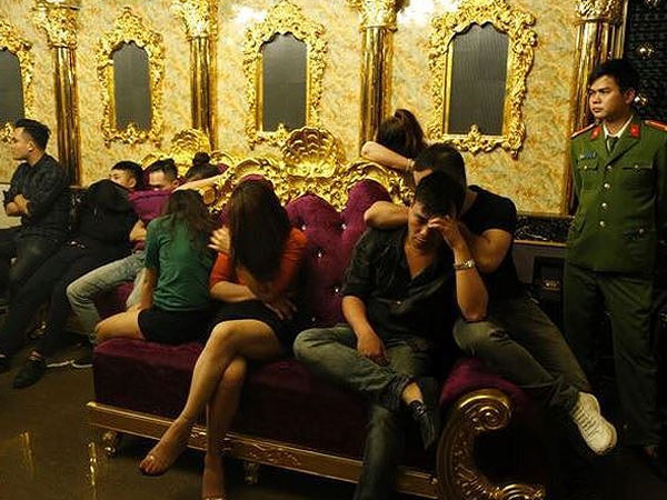 VKS huyện Hương Khê: Cô giáo tiểu học đã đưa ma túy vào bữa tiệc?