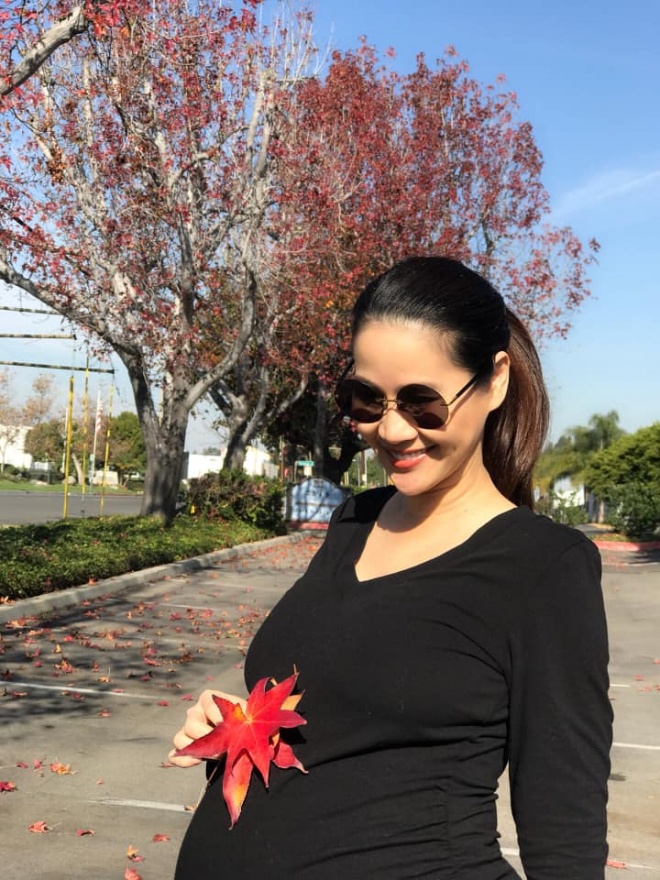 Sau một thời gian dài làm mẹ đơn thân, bạn thân Hà Tăng - diễn viên Thân Thúy Hà bất ngờ mang bầu lần 2