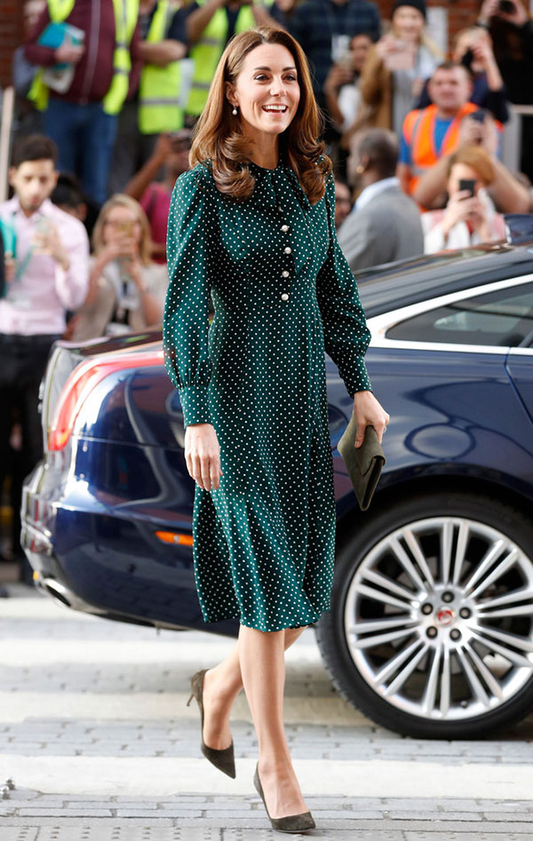 Ai nấy đều lồng lộn dịp lễ hội nhưng Công nương Kate chỉ trung thành với style giản dị, thậm chí diện lại đồ cũ