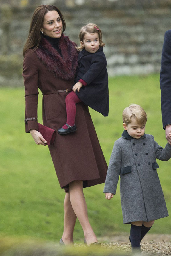 Ai nấy đều lồng lộn dịp lễ hội nhưng Công nương Kate chỉ trung thành với style giản dị, thậm chí diện lại đồ cũ