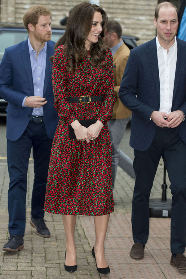 Ai nấy đều lồng lộn dịp lễ hội nhưng Công nương Kate chỉ trung thành với style giản dị, thậm chí diện lại đồ cũ