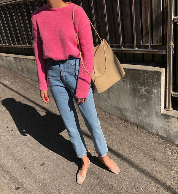 Mùa lễ hội, các nàng sẽ chẳng thể bỏ qua áo len màu mè cùng bí kíp diện vừa xinh lại nổi bần bật sau