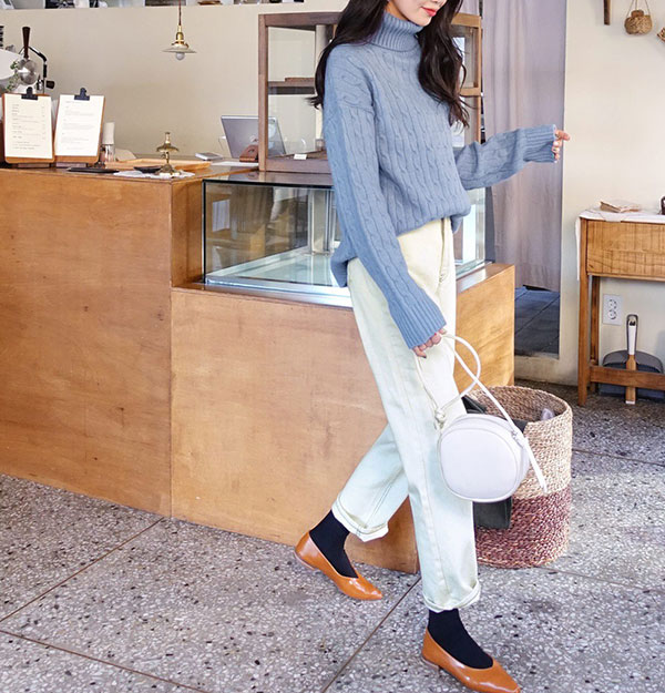 Mùa lễ hội, các nàng sẽ chẳng thể bỏ qua áo len màu mè cùng bí kíp diện vừa xinh lại nổi bần bật sau