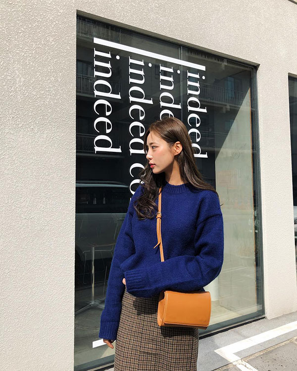 Mùa lễ hội, các nàng sẽ chẳng thể bỏ qua áo len màu mè cùng bí kíp diện vừa xinh lại nổi bần bật sau