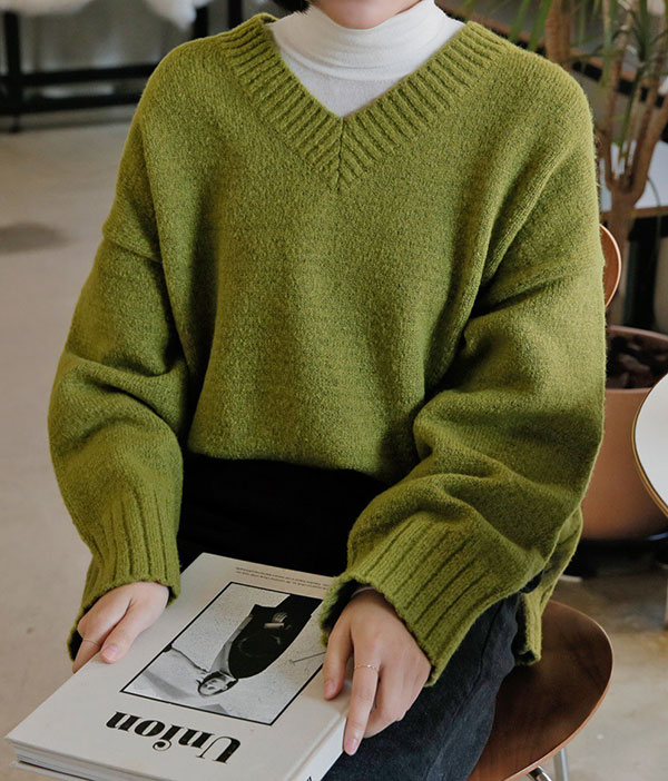 Mùa lễ hội, các nàng sẽ chẳng thể bỏ qua áo len màu mè cùng bí kíp diện vừa xinh lại nổi bần bật sau