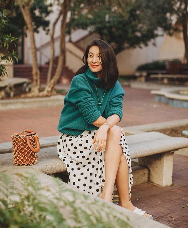 Mùa lễ hội, các nàng sẽ chẳng thể bỏ qua áo len màu mè cùng bí kíp diện vừa xinh lại nổi bần bật sau