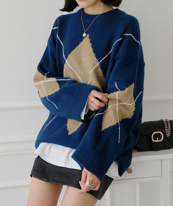 Mùa lễ hội, các nàng sẽ chẳng thể bỏ qua áo len màu mè cùng bí kíp diện vừa xinh lại nổi bần bật sau