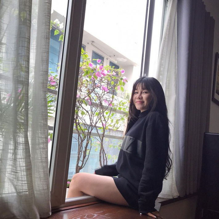 Bạn gái Đặng Văn Lâm: Đã đến lúc soán ngôi hậu của Thủy Tiên!