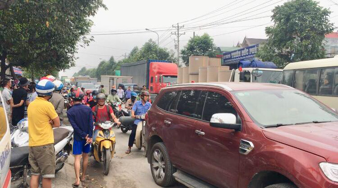 Nữ công nhân bị xe container cán chết thương tâm trên đường đi làm