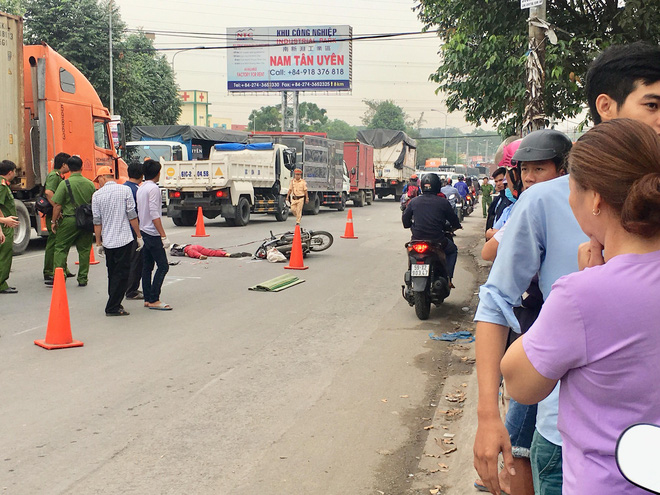 Nữ công nhân bị xe container cán chết thương tâm trên đường đi làm