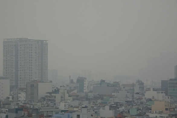 TP.HCM sáng đến trưa trời vẫn âm u, tại sao?