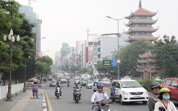 TP.HCM sáng đến trưa trời vẫn âm u, tại sao?