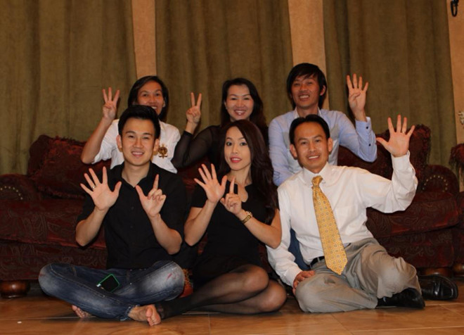 Hoài Linh tiết lộ ảnh đời tư hiếm thấy, lộ diện 5 anh chị em ruột thành đạt