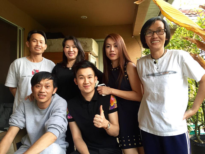 Hoài Linh tiết lộ ảnh đời tư hiếm thấy, lộ diện 5 anh chị em ruột thành đạt