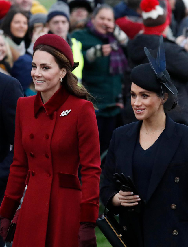 Kate và em dâu Meghan mặt đối mặt dự lễ Giáng Sinh và đây là cách họ trả lời cho tin đồn mâu thuẫn