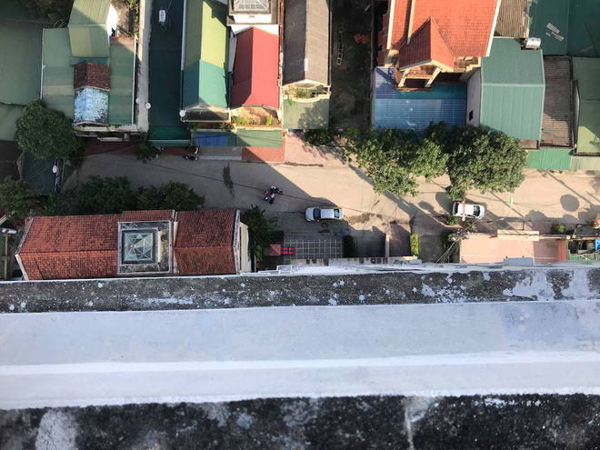 Miếng bê tông rơi từ sân thượng tầng 18 trúng đầu bé trai 3 tuổi khiến bé thiệt mạng