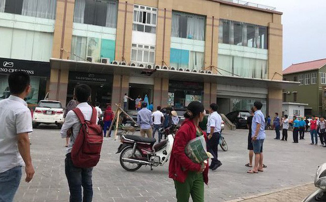 Miếng bê tông rơi từ sân thượng tầng 18 trúng đầu bé trai 3 tuổi khiến bé thiệt mạng