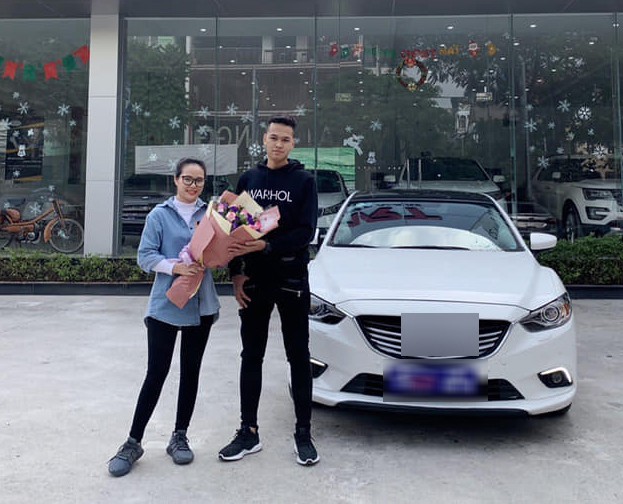 Game thủ Chim Sẻ Đi Nắng tậu xế hộp tiền tỉ ở tuổi 22