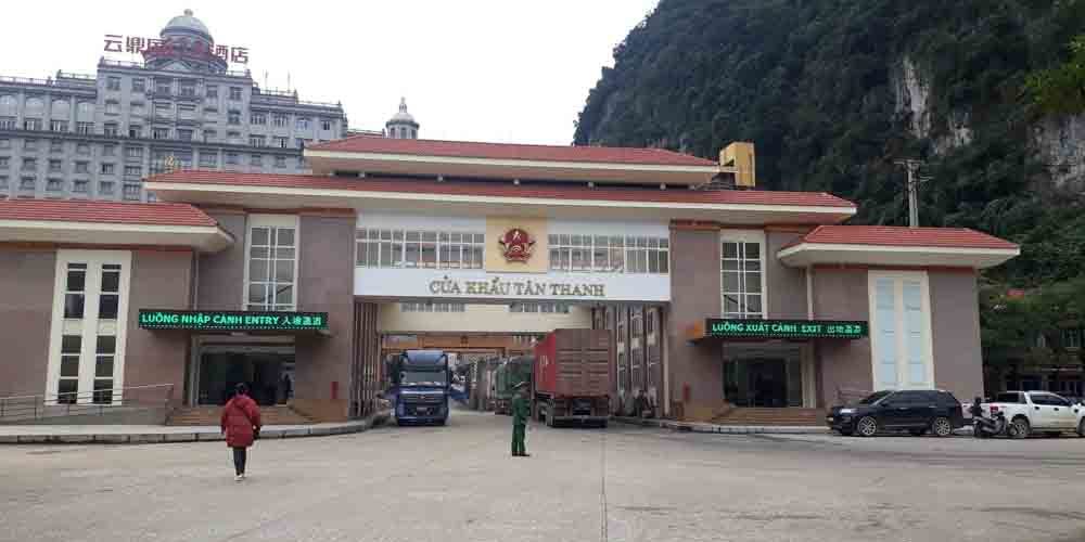 Cô gái trẻ đứng tim giây phút thoát khỏi ổ mại dâm vùng biên