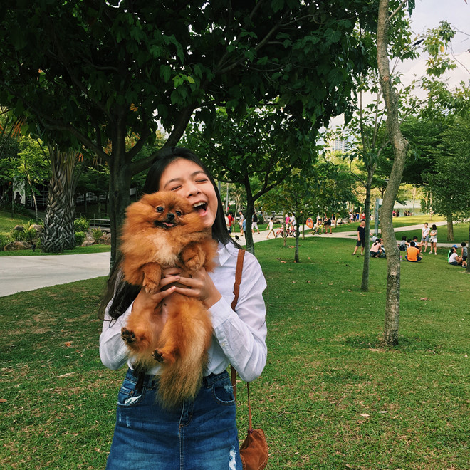 Nữ sinh Malaysia 15 tuổi đã kiếm bộn tiền, là ngôi sao trên mạng