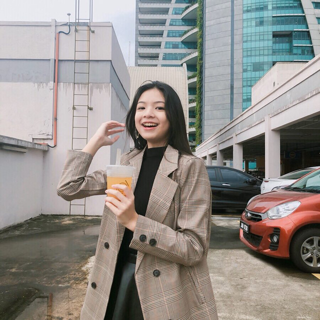 Nữ sinh Malaysia 15 tuổi đã kiếm bộn tiền, là ngôi sao trên mạng