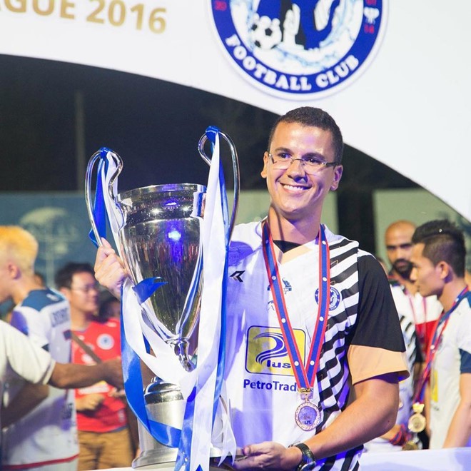 Chân dung HLV thể lực mới toanh của đội tuyển quốc gia Việt Nam: Siêu điển trai, có vợ đẹp con xinh đáng ngưỡng mộ