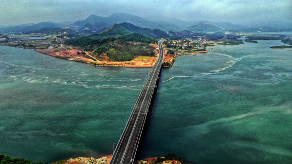 Video ảnh Cao tốc 12.000 tỷ uốn lượn xuyên rừng trước ngày thông xe