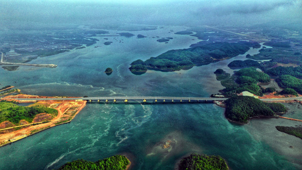 Video ảnh Cao tốc 12.000 tỷ uốn lượn xuyên rừng trước ngày thông xe