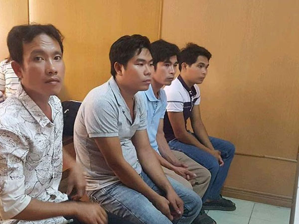 Rắc rối vụ đi tè quay mặt qua nhà hàng xóm