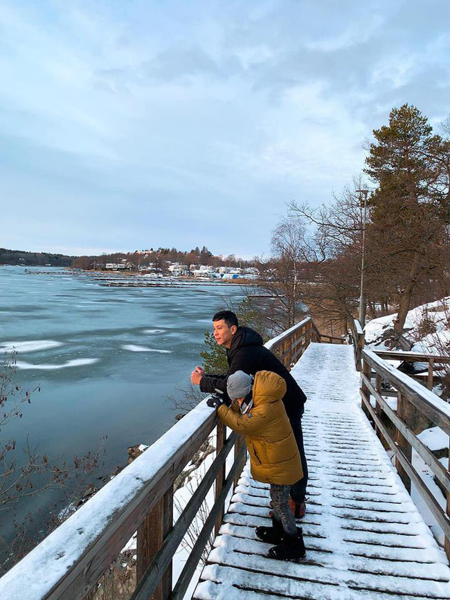 Đại gia đình nhà Hồ Ngọc Hà đã diện kiến họ nhà trai Kim Lý tại Thụy Điển