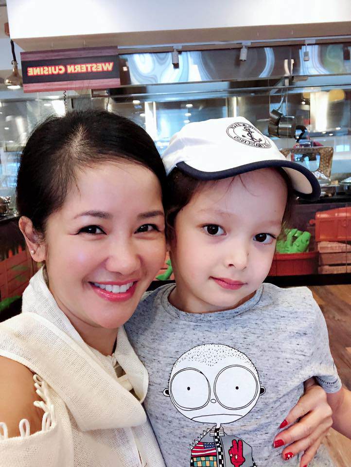 Có thật đây là diva Hồng Nhung, chuyện gì đã xảy ra với nhan sắc người đẹp này vậy?