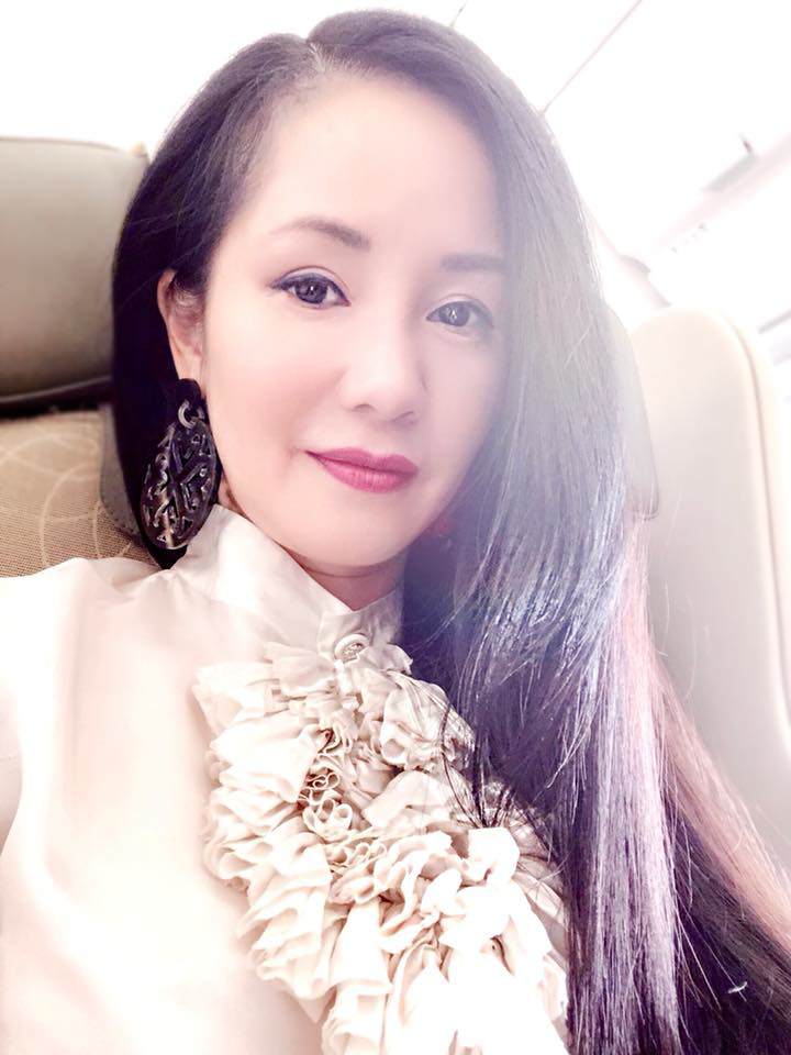 Có thật đây là diva Hồng Nhung, chuyện gì đã xảy ra với nhan sắc người đẹp này vậy?