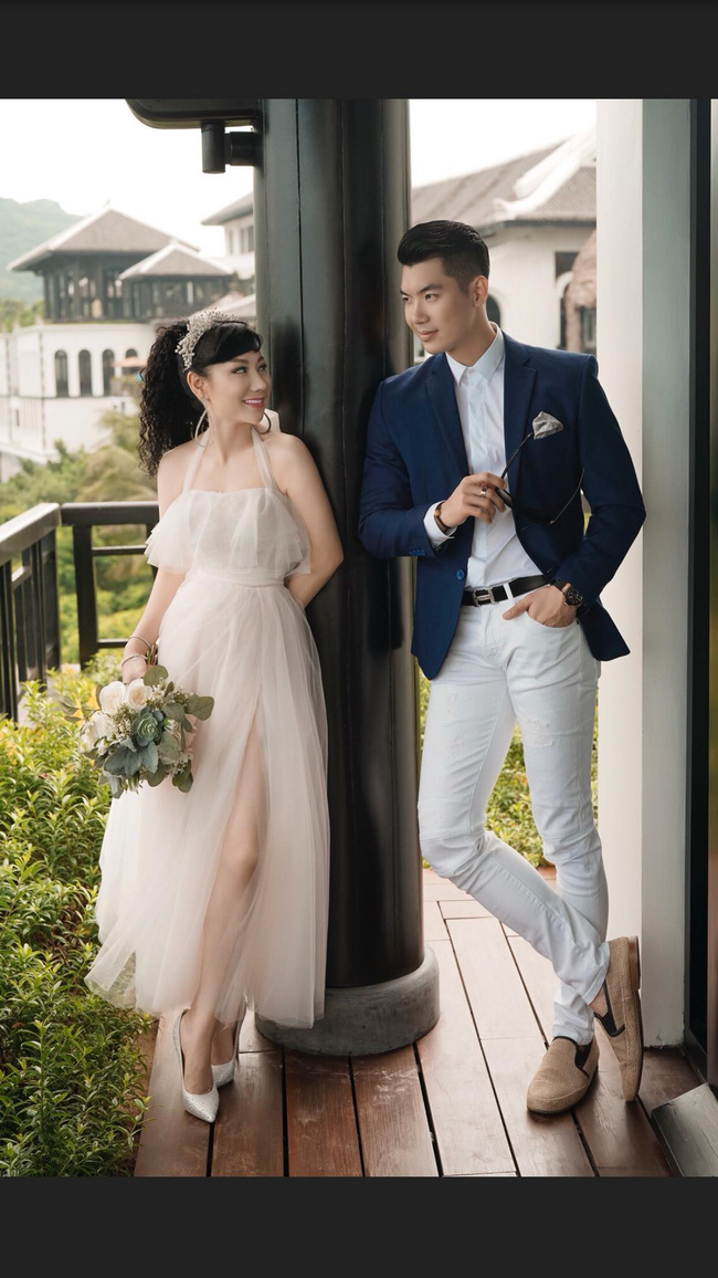 Bà xã hơn 15 tuổi của Trương Nam Thành lần đầu khoe ảnh cưới lãng mạn, tiết lộ kỷ vật bà nội chồng dành tặng