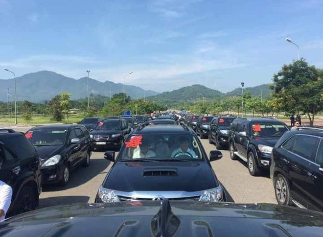 Những siêu đám cưới xa hoa bậc nhất năm 2018: Từ trang trí 13.000 bông hoa tươi tới đón dâu bằng siêu xe Maybach trị giá triệu đô