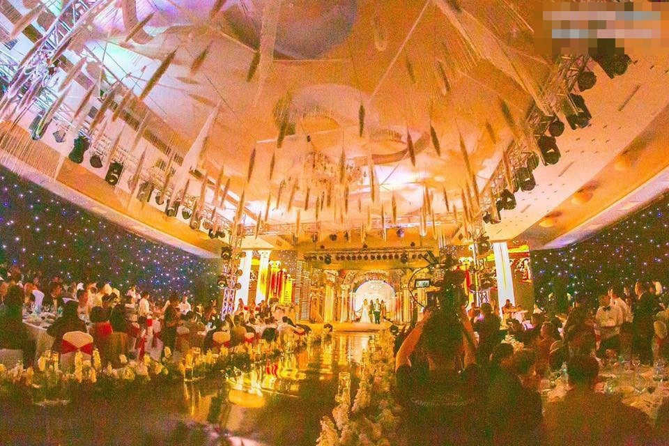 Những siêu đám cưới xa hoa bậc nhất năm 2018: Từ trang trí 13.000 bông hoa tươi tới đón dâu bằng siêu xe Maybach trị giá triệu đô